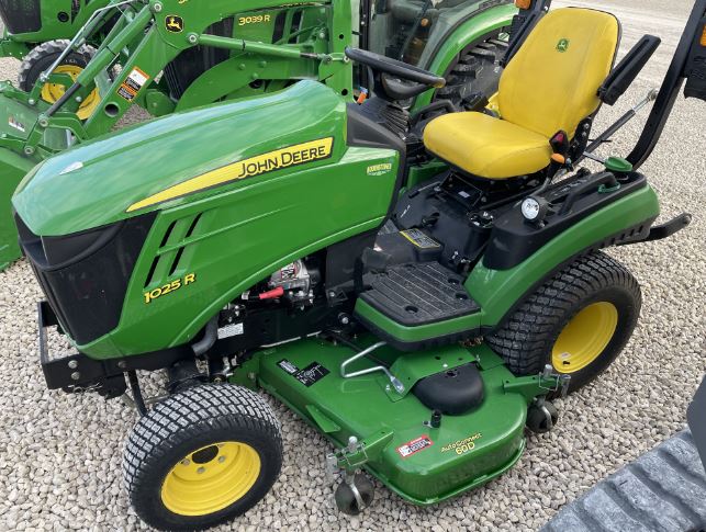 John Deere 1025R Specs, Price, Review, Features, Attachments, Overview  