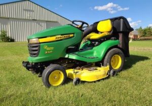 John Deere X320 Specs, Weight, Price & Review