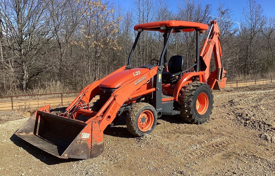 Kubota L39 Specs, Price, HP, Weight, Oil Capacity, Lift Capacity, Attachments, Review