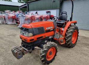 Kubota L3300 Price, Specs, Review, Weight, Attachments