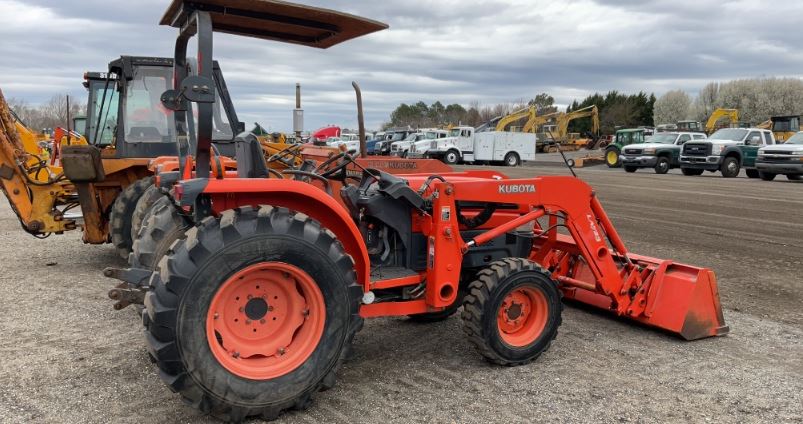 Kubota L3830 Price, Specs, Review, Horsepower, Attachments, Weight, Engine Oil Capacity, & lift capacity