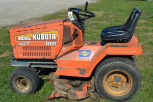 Kubota G5200 Price, Specs, Review, Horsepower, Attachments, Weight, Engine Oil Capacity, & Lift Capacity